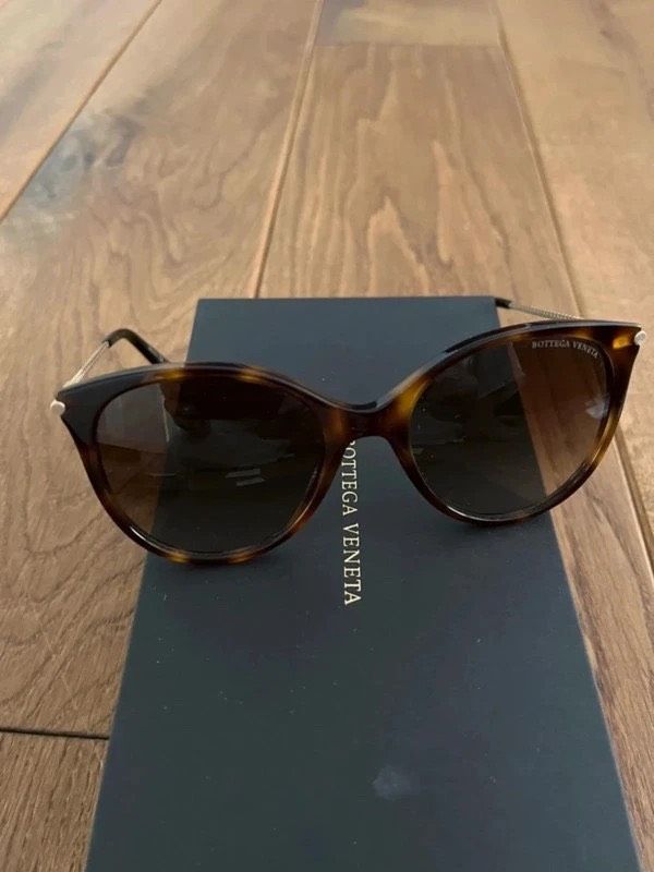 Bottega Veneta - Oversize-Sonnenbrille mit goldenen Bügeln in Düsseldorf