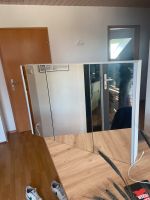 Spiegelschrank mit seitlicher Beleuchtung | Badezimmer Nordrhein-Westfalen - Hiddenhausen Vorschau