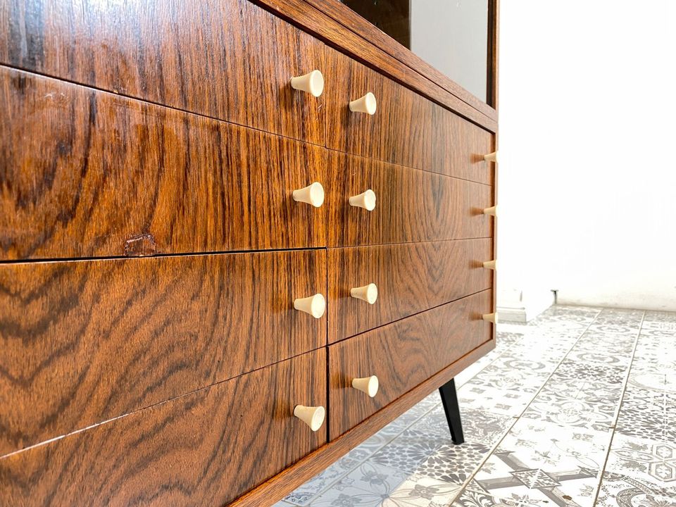 WMK Hochwertige & gut erhaltene Mid-Century Vitrine aus vollem Holz mit Schubladen und mit neuen Metallfüßen upcycelt # Highboard Schrank Kommode Geschirschrank Sideboard Anrichte Vintage 50er 60er in Berlin