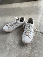 Converse Chucks Gr. 30 weiß Leder Starplayer top Sneakers Bayern - Wasserburg am Inn Vorschau