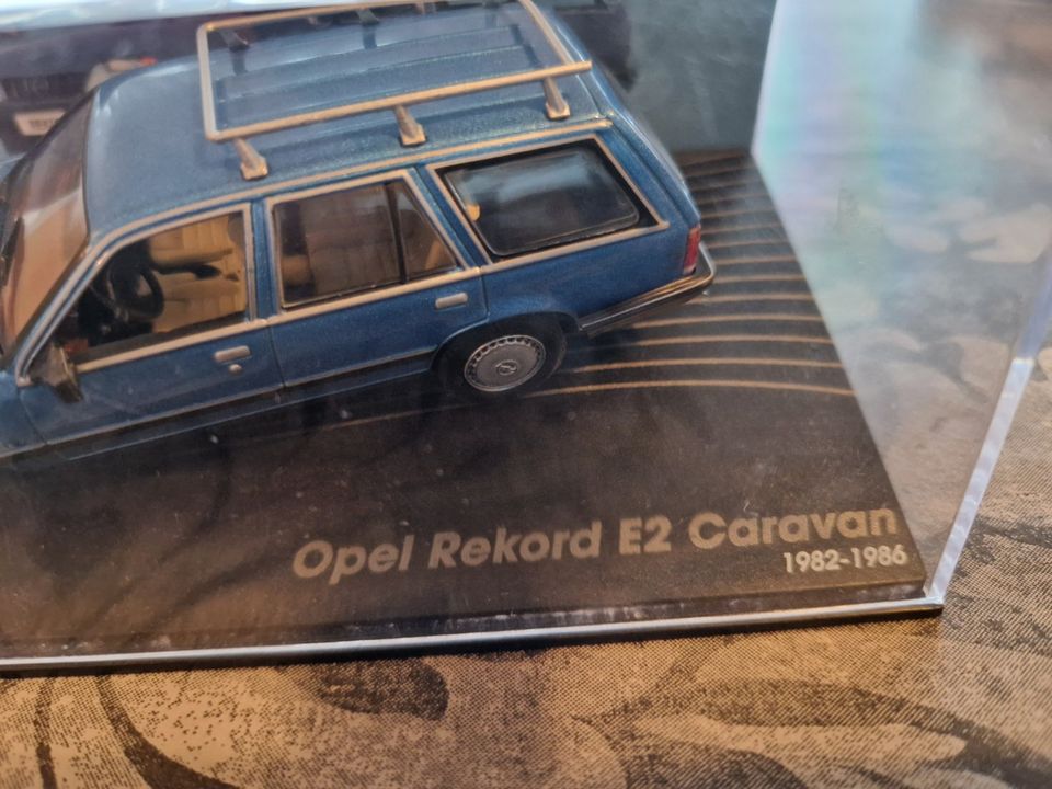 Opel Rekord E2 Caravan 1:43 blau Opel Collection in Emlichheim