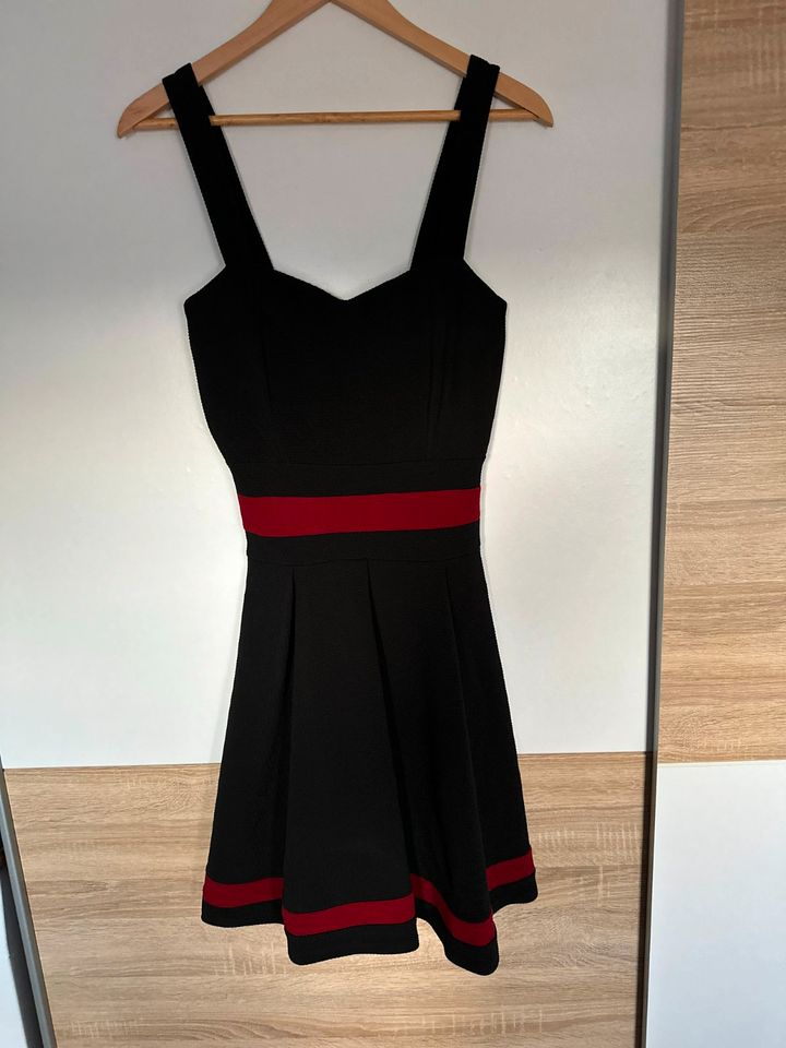 Rockabilly Kleid schwarz rot in Schönberg