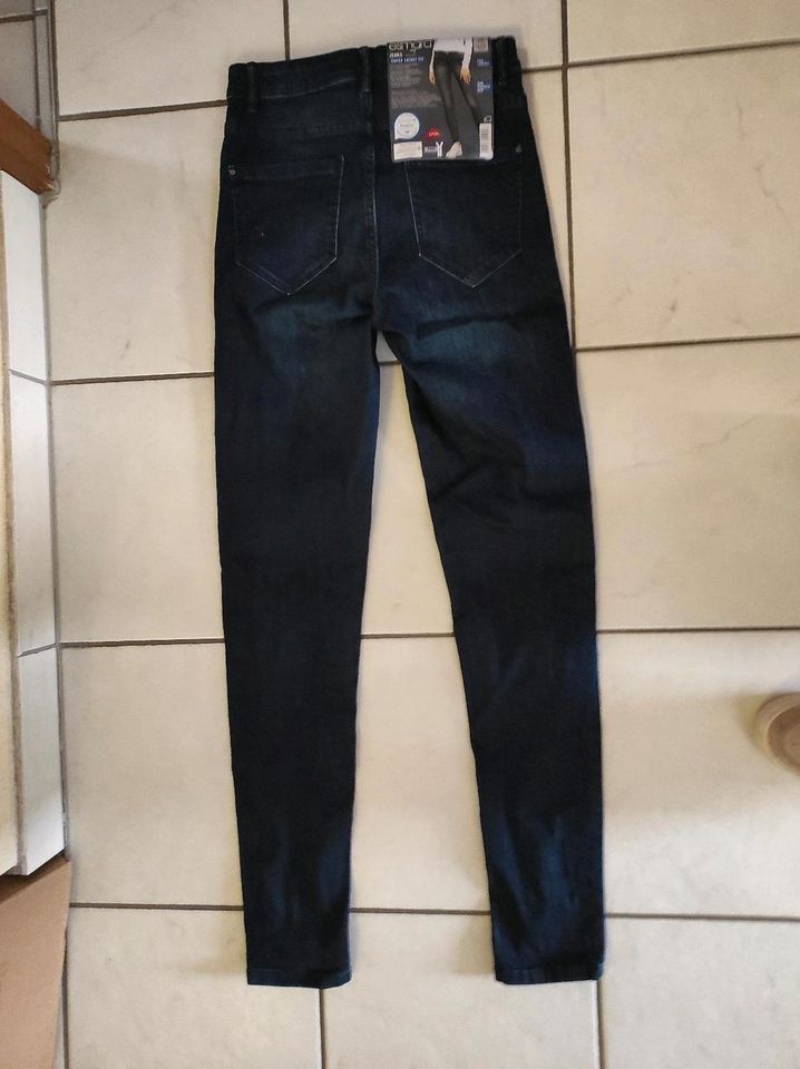 Super Skinny Jeans Größe 36 Neu mit Etikett in Langgöns