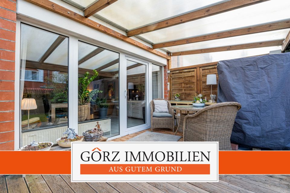 Moderne gepflegte Doppelhaushälfte mit schönem Garten und Carport in idyllischer und beliebter Wohnlage mit Gewerbemöglichkeit in Henstedt-Ulzburg