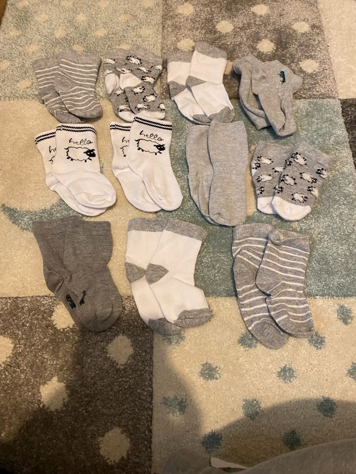 Babysocken Set und 1x Schuhe und 1x Strumpfhose in Völklingen