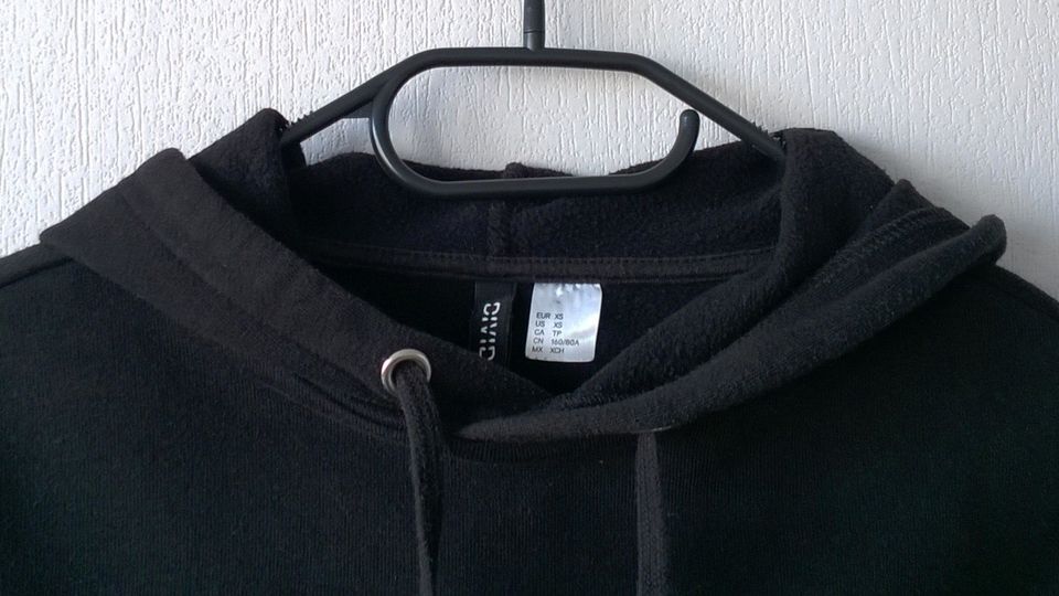 Sweatshirt Hoodie Pulli Oversize crop schwarz weiß XS h&m Divided in Berlin