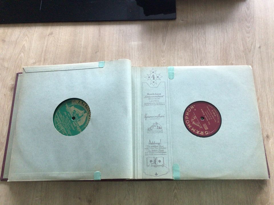 28 Schellackplatten für Grammophon in Babenhausen