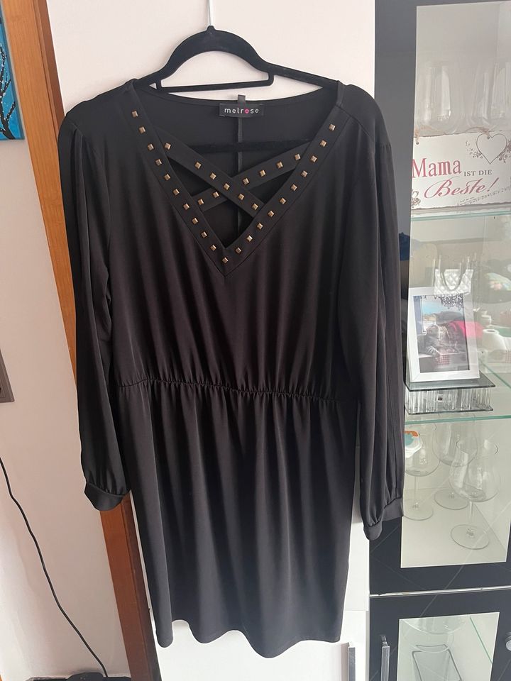 Schwarzes Kleid in Leingarten