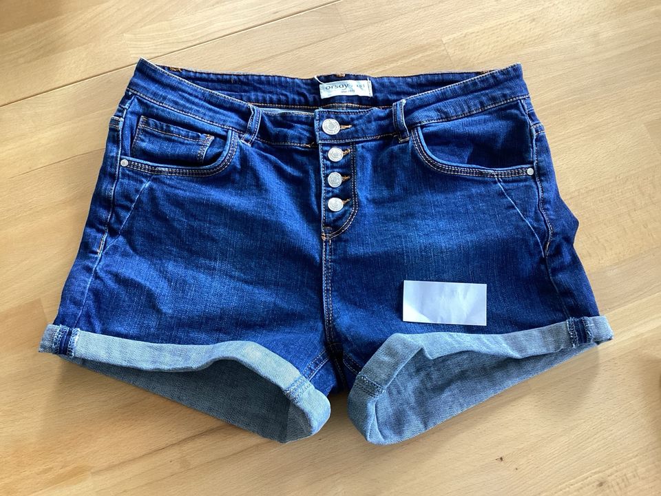 Damenshort von H&M und Orsay Gr 40 und 42 in Körle