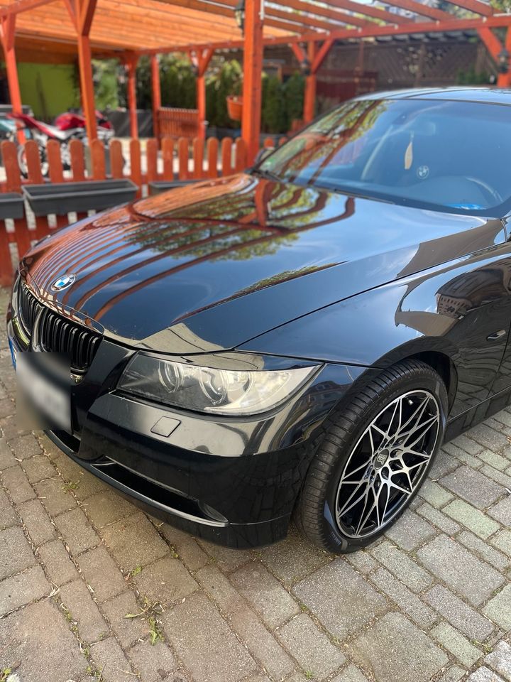                     BMW e90 325d