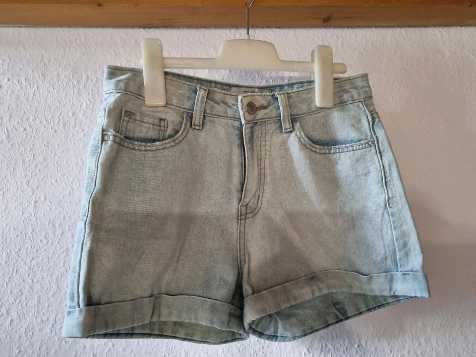 Hellblaue Jeanshose Shorts High Rise Gr. 36 in Berlin