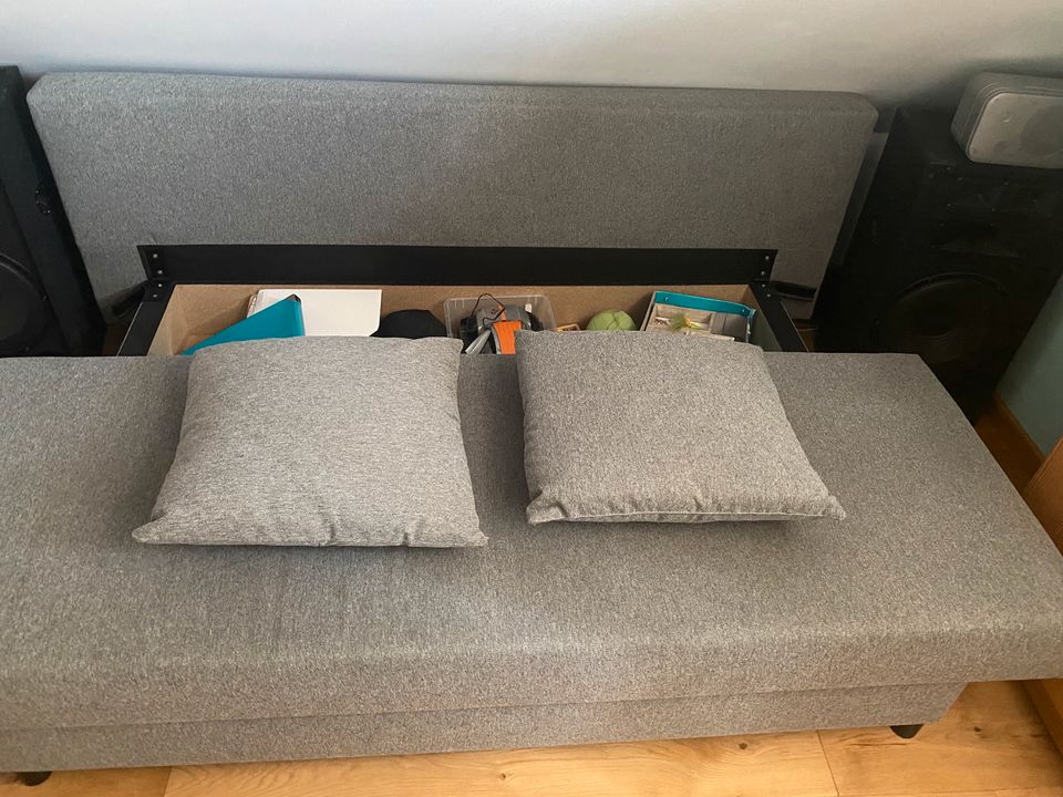 Couch/Sofa, ausklappbar als Bett in Bornheim