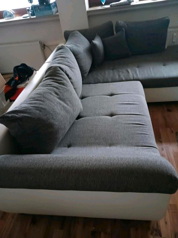 L förmige Couch in Schwelm