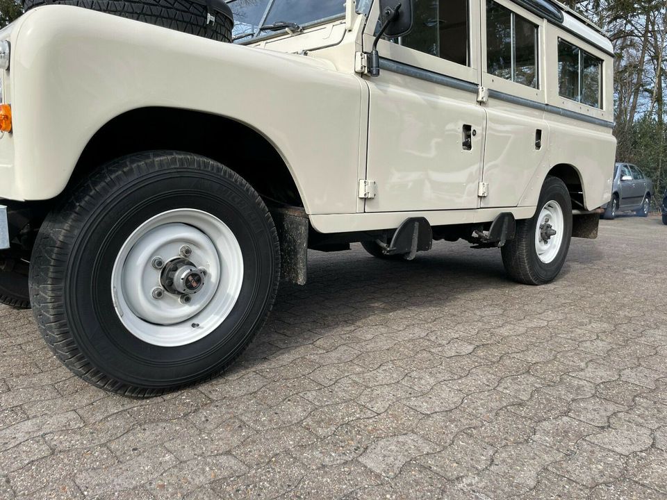 Land Rover 109 Serie III 5trg.  Unrestauriert+Original+ in Grasberg