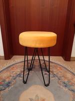 Hocker mit Metallgestell Fabrikneu 30cm breit 42cm hoch München - Schwabing-Freimann Vorschau