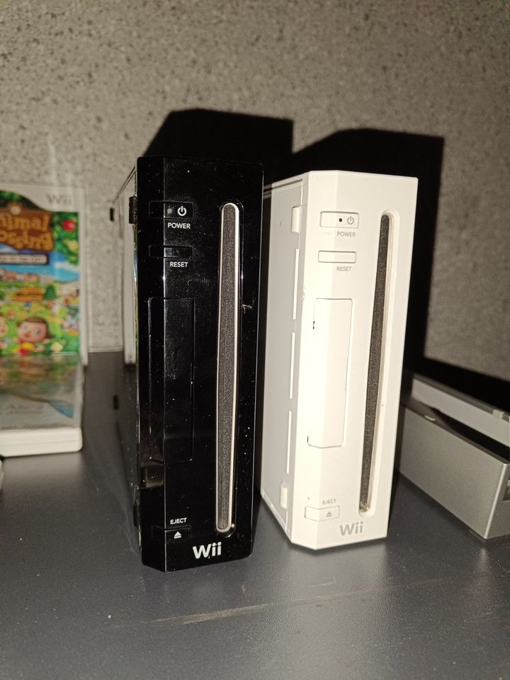 2 Nintendo Wii's mit 4 Controller & Lenkrad + 7 Spiele in Plettenberg