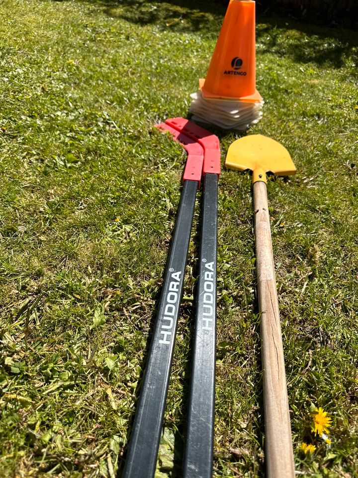 Spielgeräte Hockeyschläger Hütchen in Dunningen