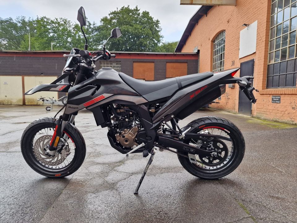 Malaguti XSM 125 SUPERMOTO ABS 15 PS MODELL 24 SOFORT in Wermelskirchen