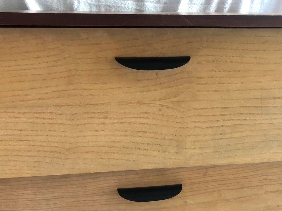 Alter Holz-Schuhschrank, 50er/60er Jahre, Vintage, mit 3 Klappen in Iffezheim