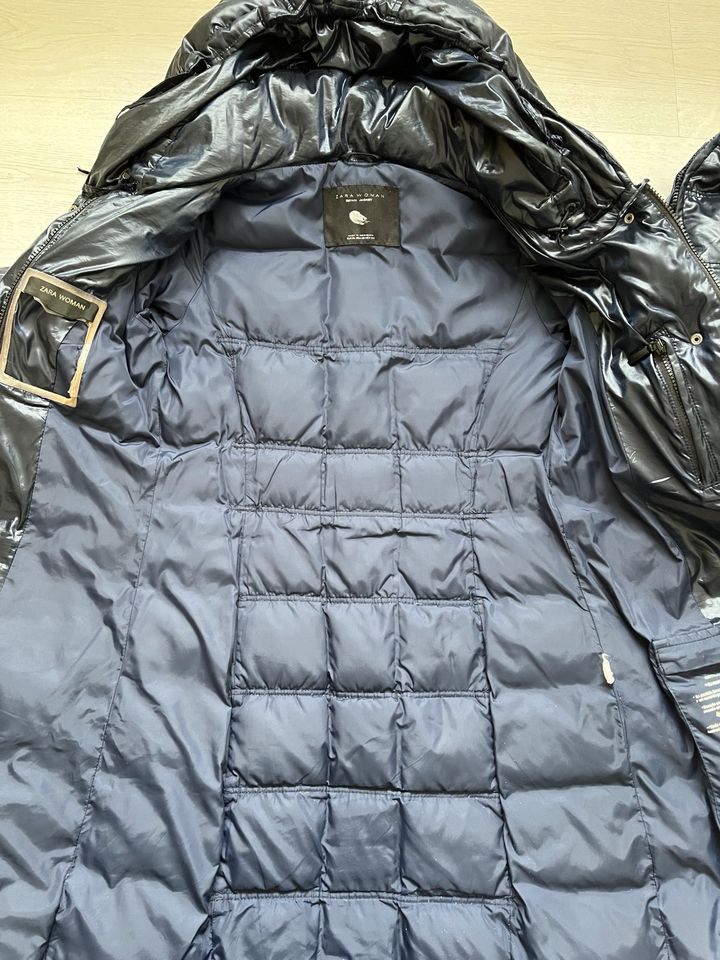 Zara Daunenmantel Daunen Winterjacke 34 XS dunkelblau in Ratingen