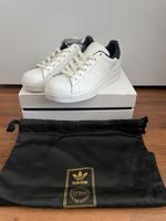 Adidas Original Superstar pure weiß Neu Gr. 36 2/3 Schuhe Sneaker Sachsen - Coswig Vorschau