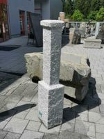 Granit Brunnensäule mit Vorsprung grau allseits gespitzt Bayern - Tacherting Vorschau