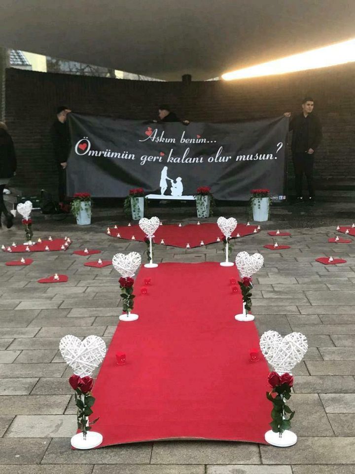 Heiratsantrag Banner Pankart Hochzeitsbogen roter Vip Teppich in Duisburg