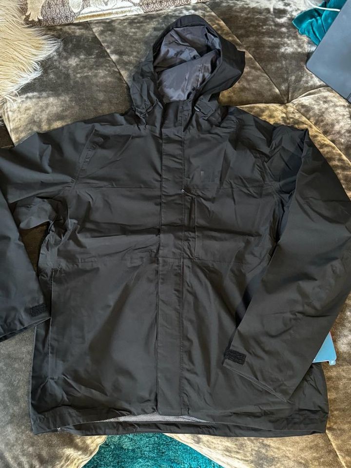 Helly Hansen Jacke Gr L neu ! Wasserdicht&Winddicht! in Jüchen