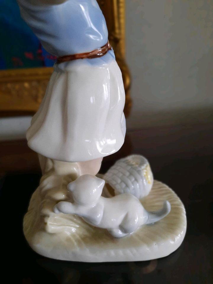 Porzellan Figur .H 22 cm in Bad Breisig 