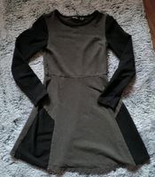 Pepperts Kleid Größe 134/140 grau schwarz Bayern - Bruckberg bei Landshut Vorschau