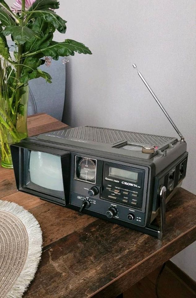 Vintage CROWN TV/Radio (Model: 526TVLCD) in Moers