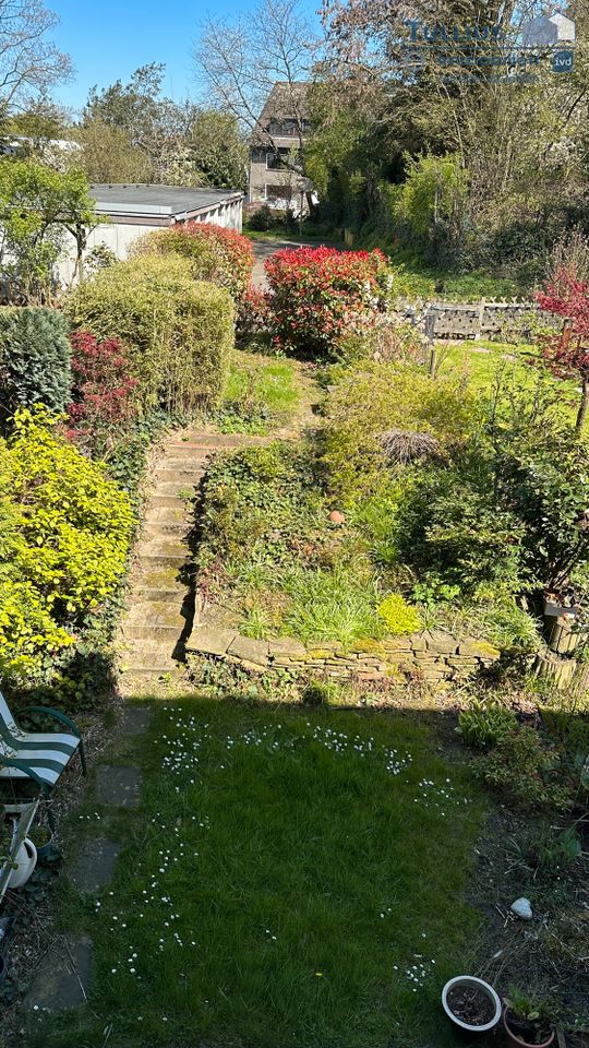 "Haus im Haus" mit Garten und Garage in Essen-Frintrop in Essen