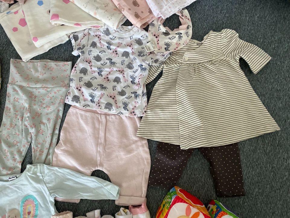 Baby Mädchen Kleiderpaket Größe 50-56 in St. Ingbert