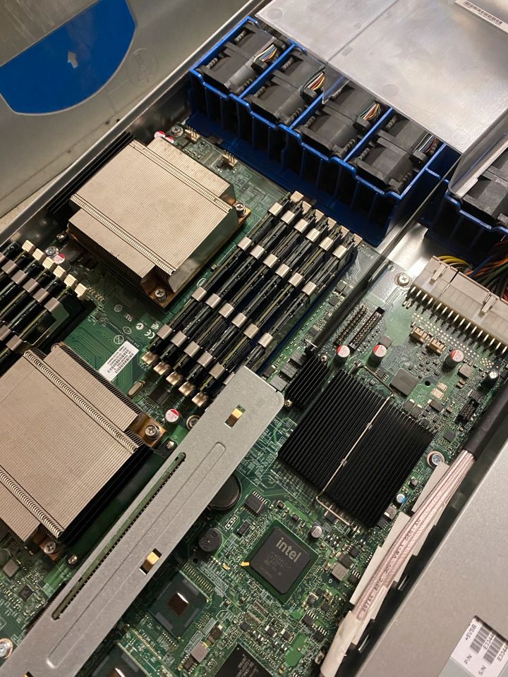 Intel Server mit 48 GB Arbeitsspeicher in Burgstädt