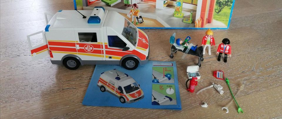 Playmobil 6685 Krankenwagen m. Licht und Sound + Bergretter in Wunsiedel