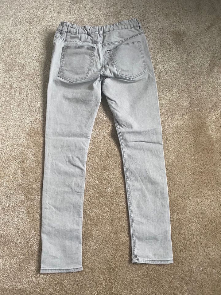 Jeans hellgrau skinny Größe 170 in Hamburg