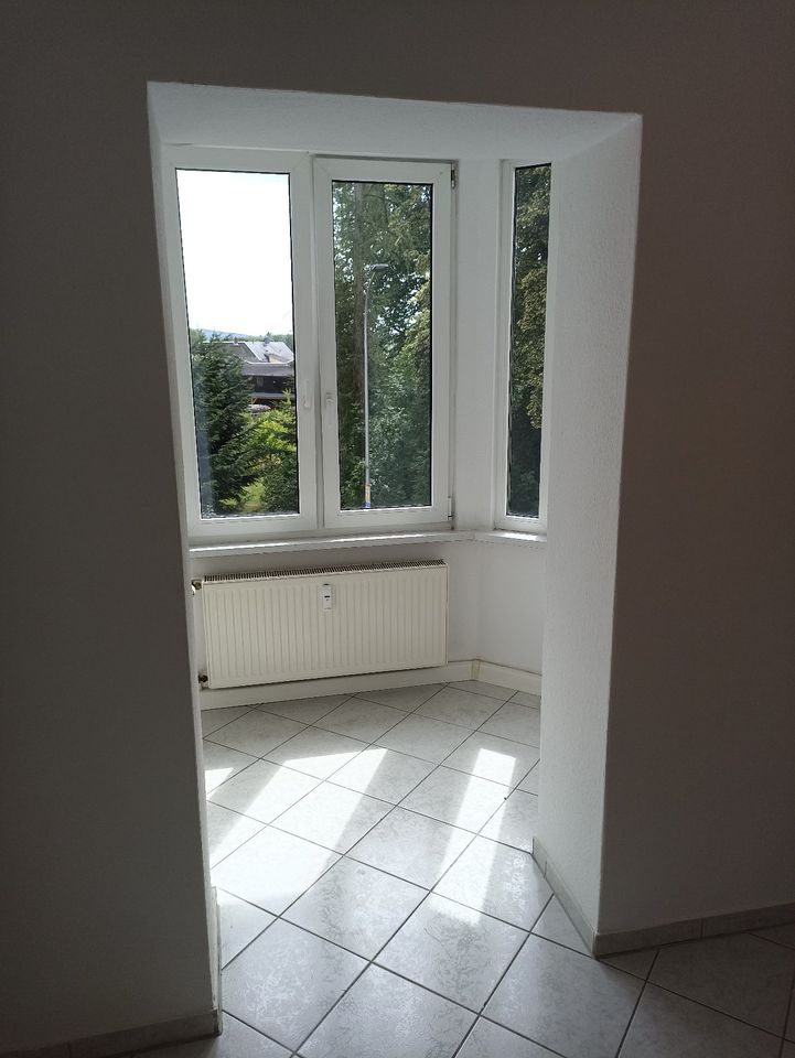 ++3-Raum Wohnung mit Wanne und Dusche im 1.OG++ in Limbach-Oberfrohna