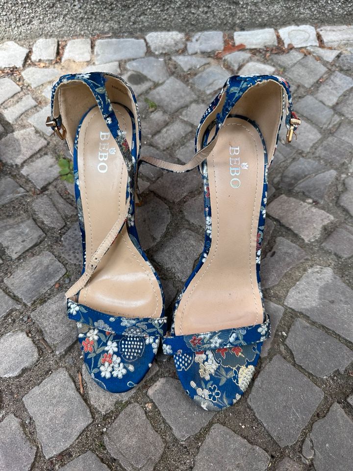 High Heels blau blumig Gr.40 in Berlin