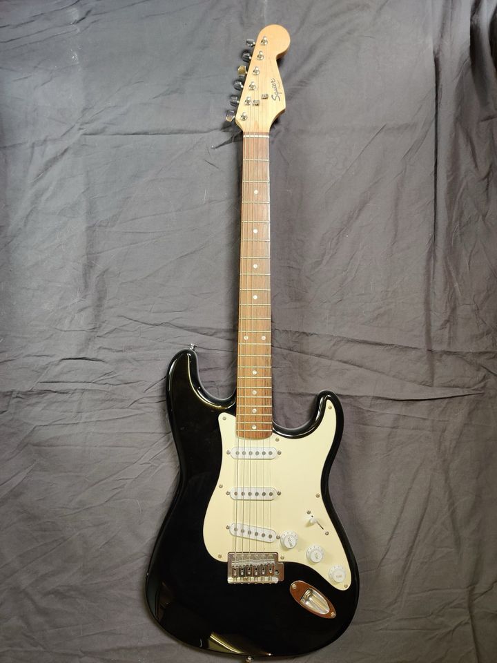 Fender Squire E-Gitarre schwarz in Miltenberg