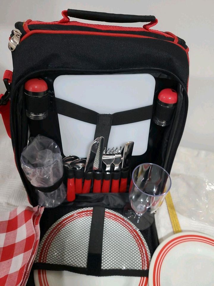 Picknick Tasche mit Inhalt, neu und Kinderkoffer Reisetrolli in Taucha
