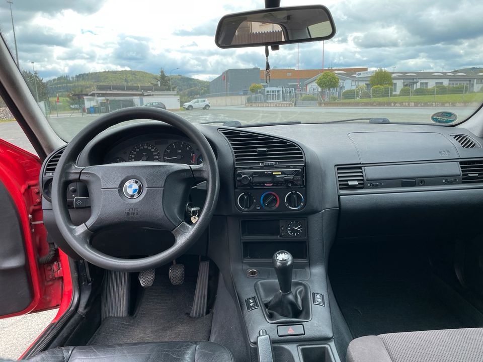 BMW E36 318i *TÜV Neu* in Dautphetal
