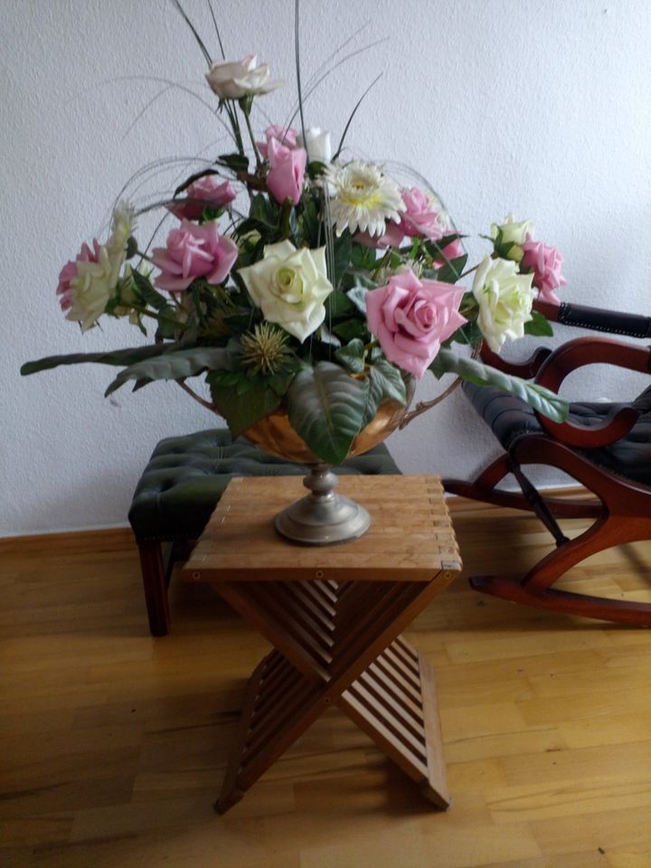 Vase mit Kunstblumen in Barsinghausen