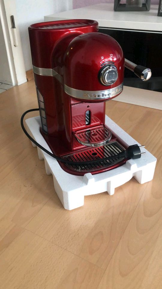 Kitchen Aid Nespresso Maschine in Rot in Bremen