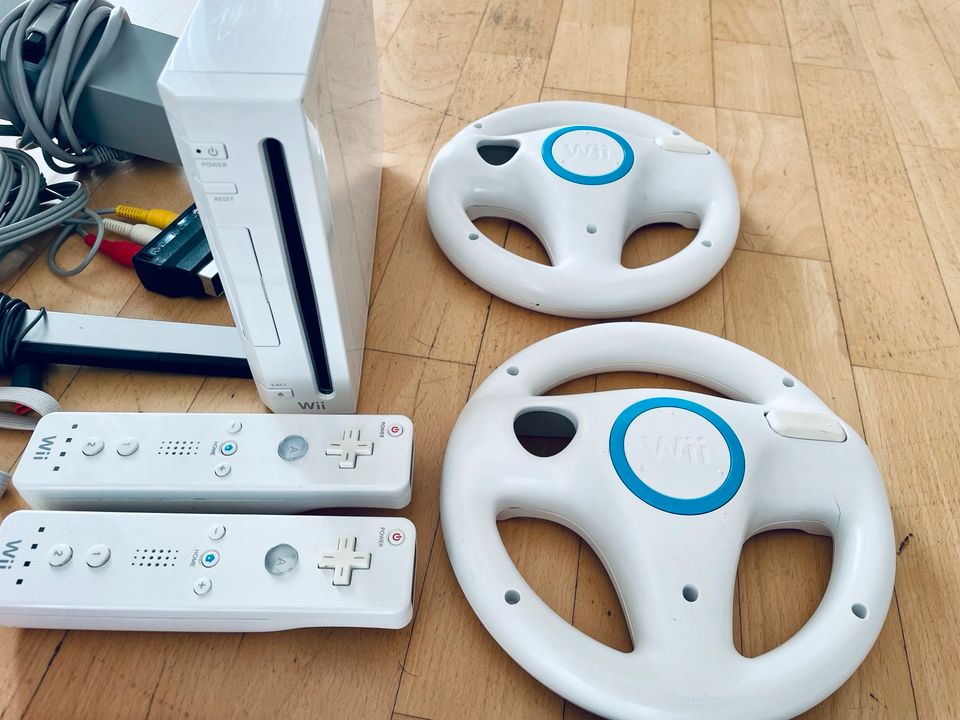 Nintendo Wii Spielekonsole mit Zubehör und Spiele in Haarbach