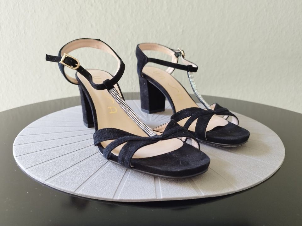 NEUE Unisa Echtleder Sandalen schwarz mit Swarovski Kristallen 39 in Berlin  - Lichtenberg | eBay Kleinanzeigen ist jetzt Kleinanzeigen