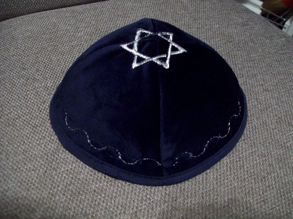 1x Kippa, Jarmulke, Kippah, Kipa dunkelblau Samt 16-17cm in Seevetal