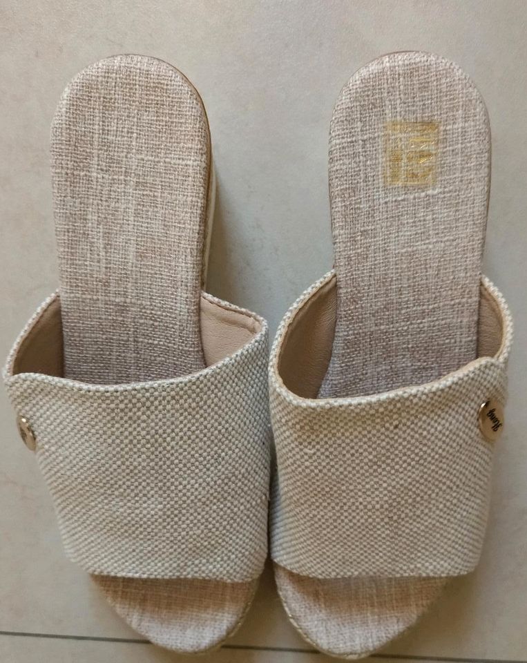 NEU o. E. - Gr. 36 Pantoletten mit Keilabsatz beige Sommer in Dessau-Roßlau