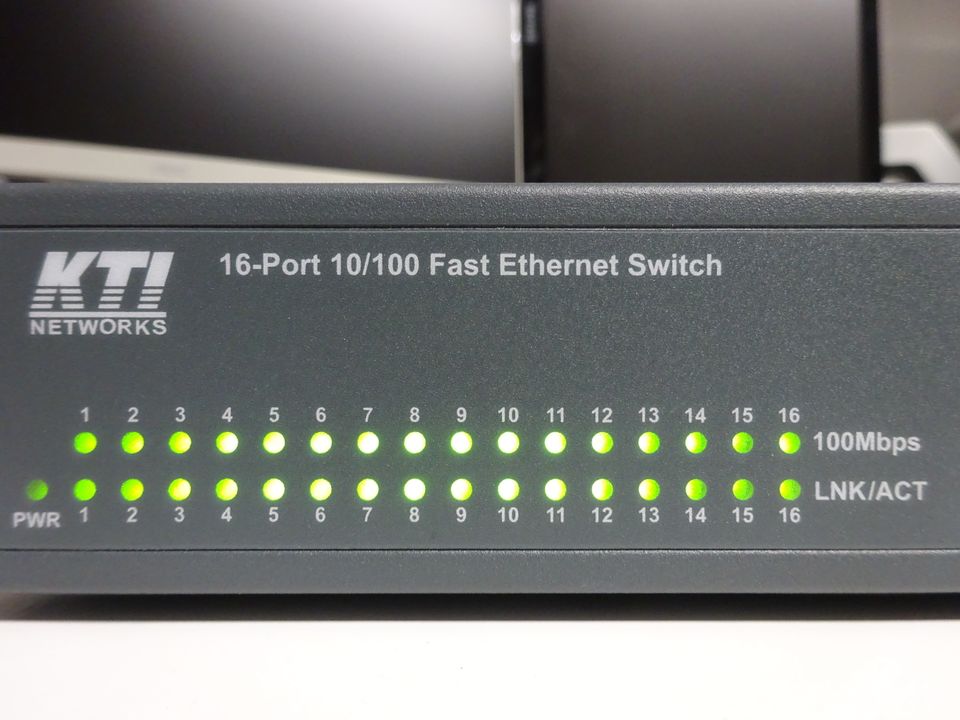 Ethernet Switch 16-Port 10/100 RJ-45 - LAN - KTI KS-116 VER.D in Cuxhaven