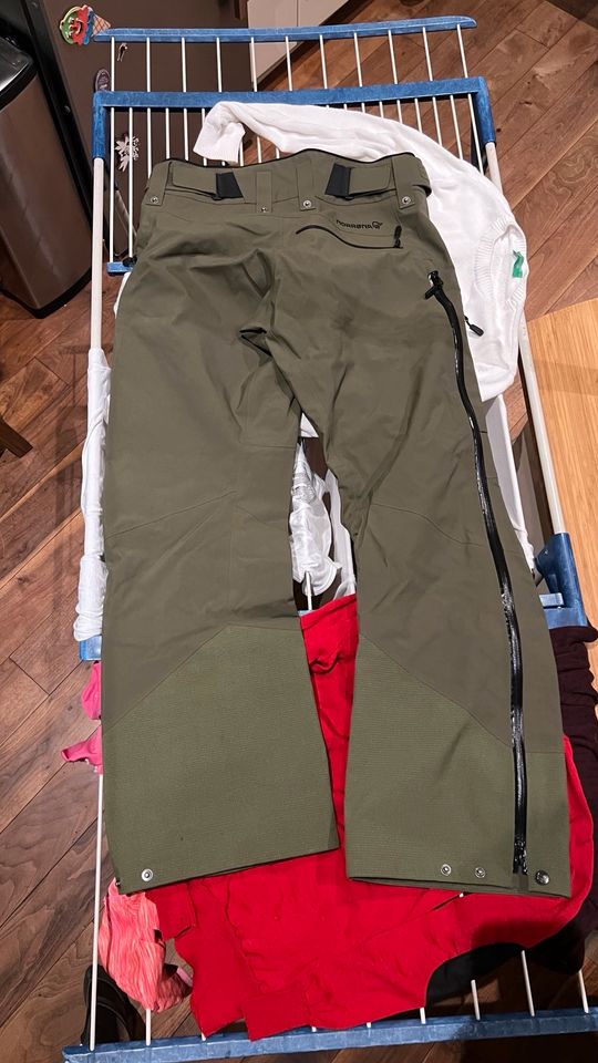 Norrøna Lofoten GORE-TEX Pro Pants Men‘s S grün Norrona Skihose in Kassel