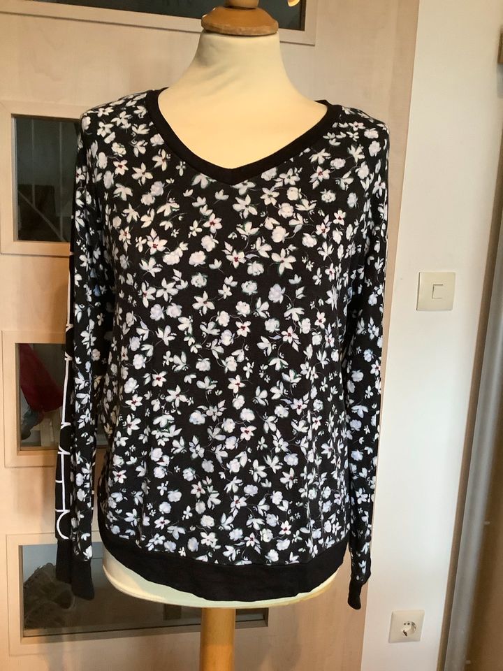 STREET ONE toller Pullover schwarz Blumen Print Gr 38 in Neuburg a.d. Donau